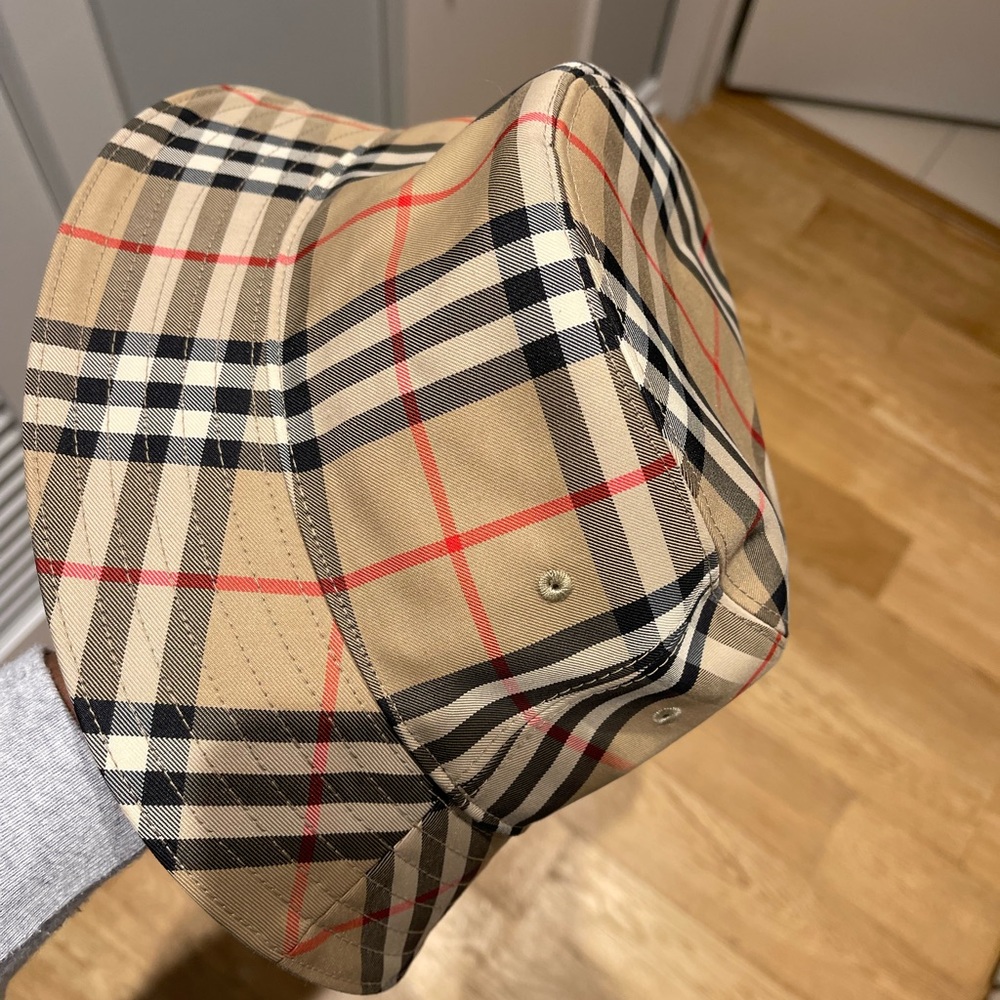 Size Medium Burberry Bucket Hat